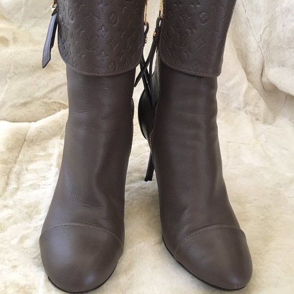 LOUIS VUITTON LV Logo Double Zipper Taupe Leather Gold Hardware Boots Booties - Picture 2 of 7